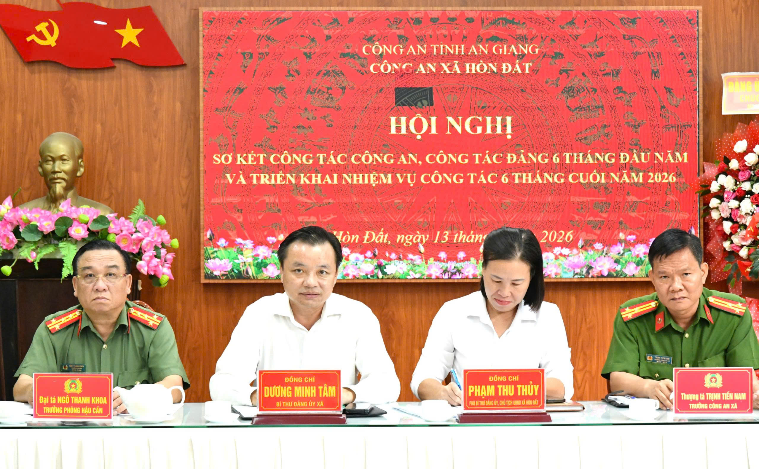Ảnh 2: Các đại biểu dự hội nghị