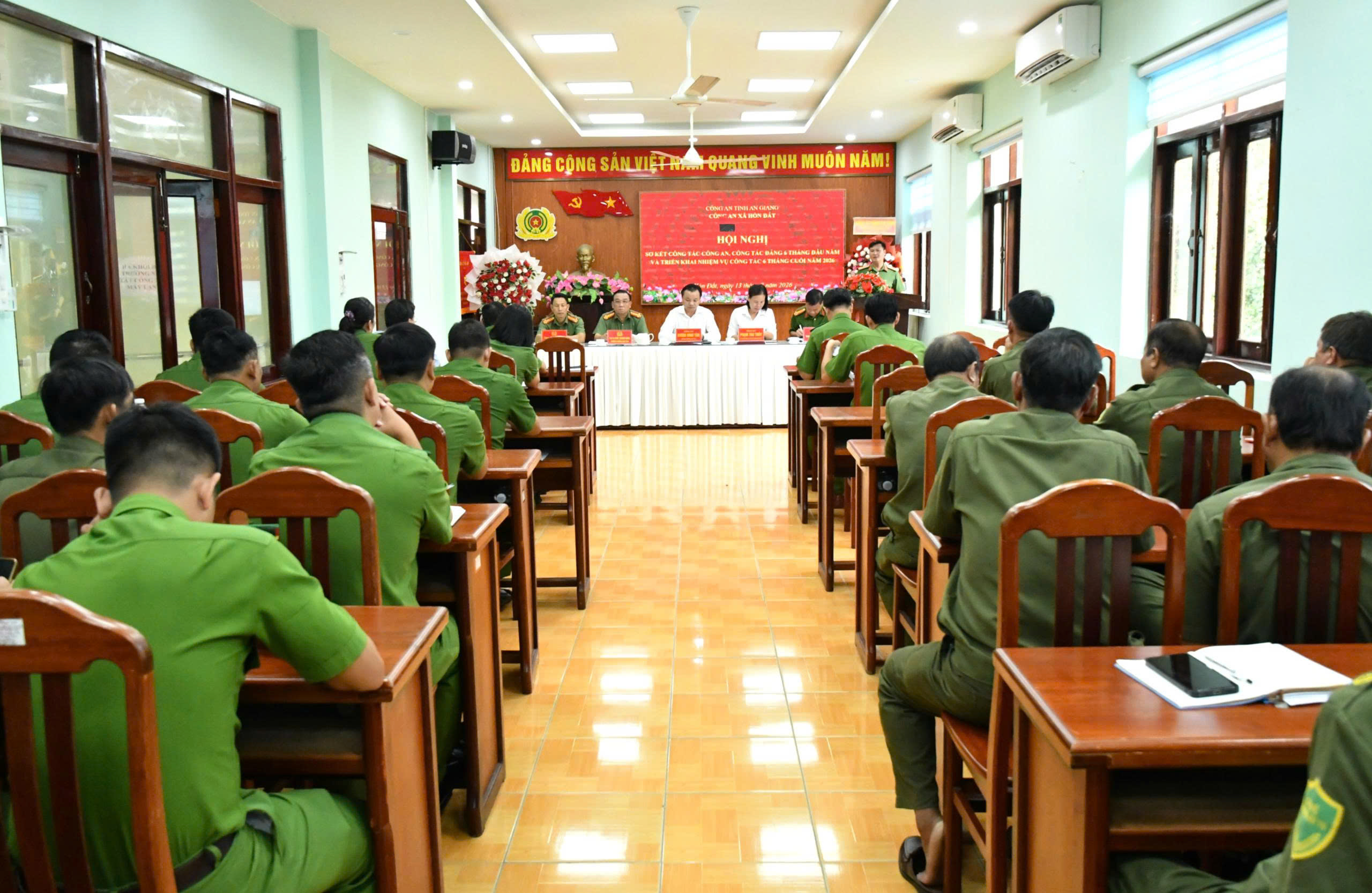 Ảnh 1: Quang cảnh hội nghị