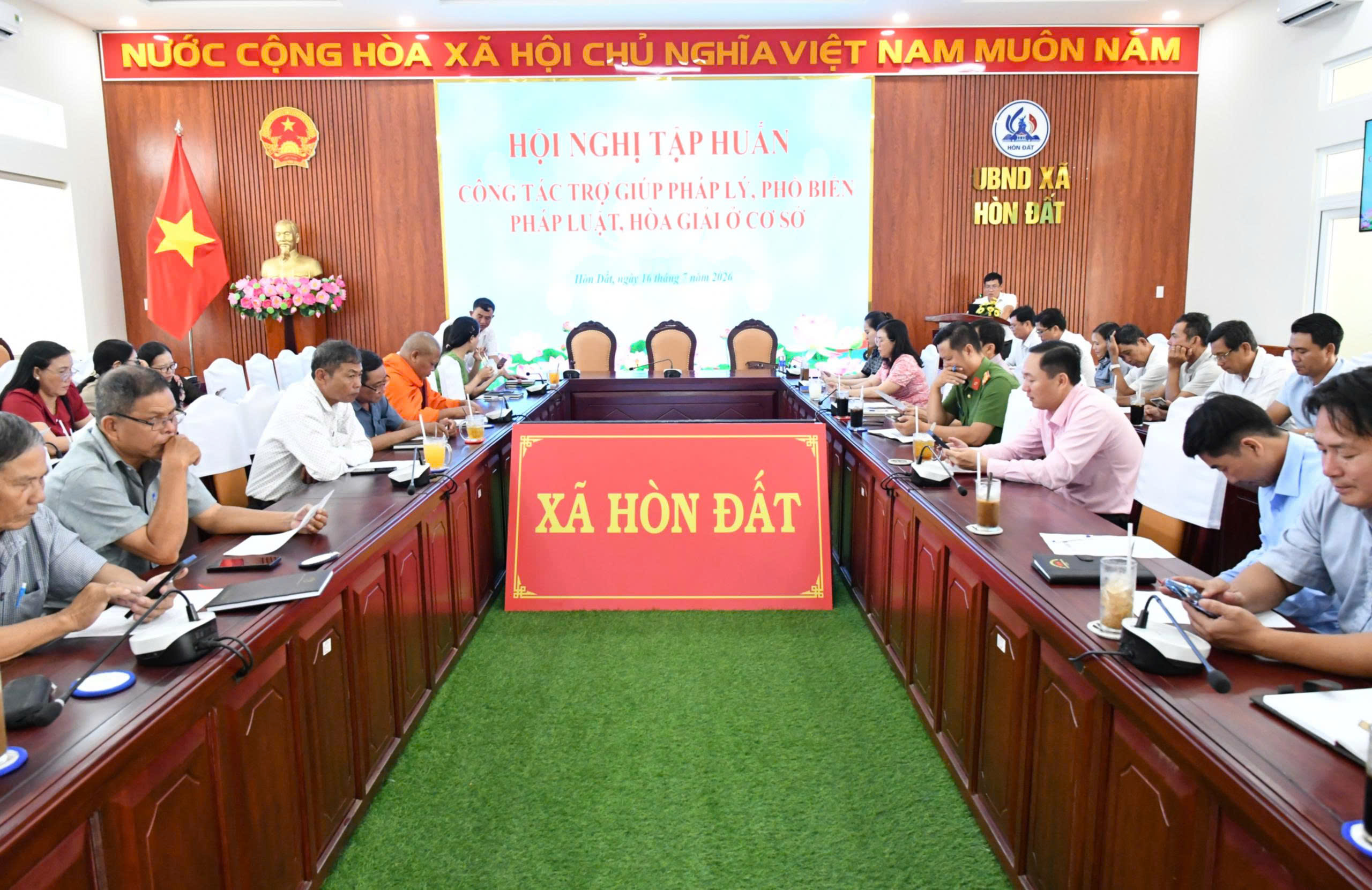 Ảnh 1: Quang cảnh hội nghị