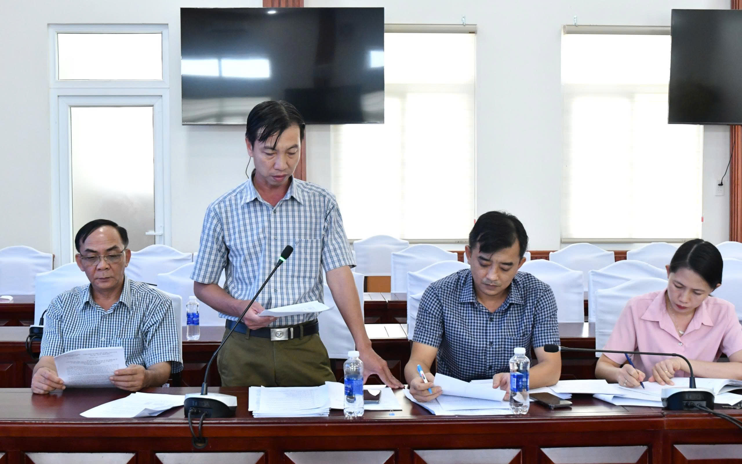 Ảnh 2: Lãnh đạo Phòng Kinh tế phát biểu tại hội nghị