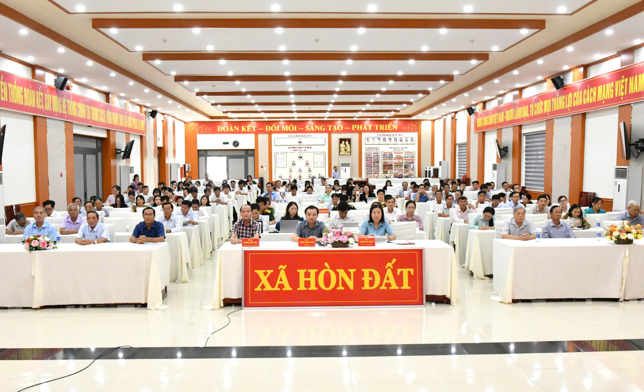 Ảnh 1: Quang cảnh hội nghị