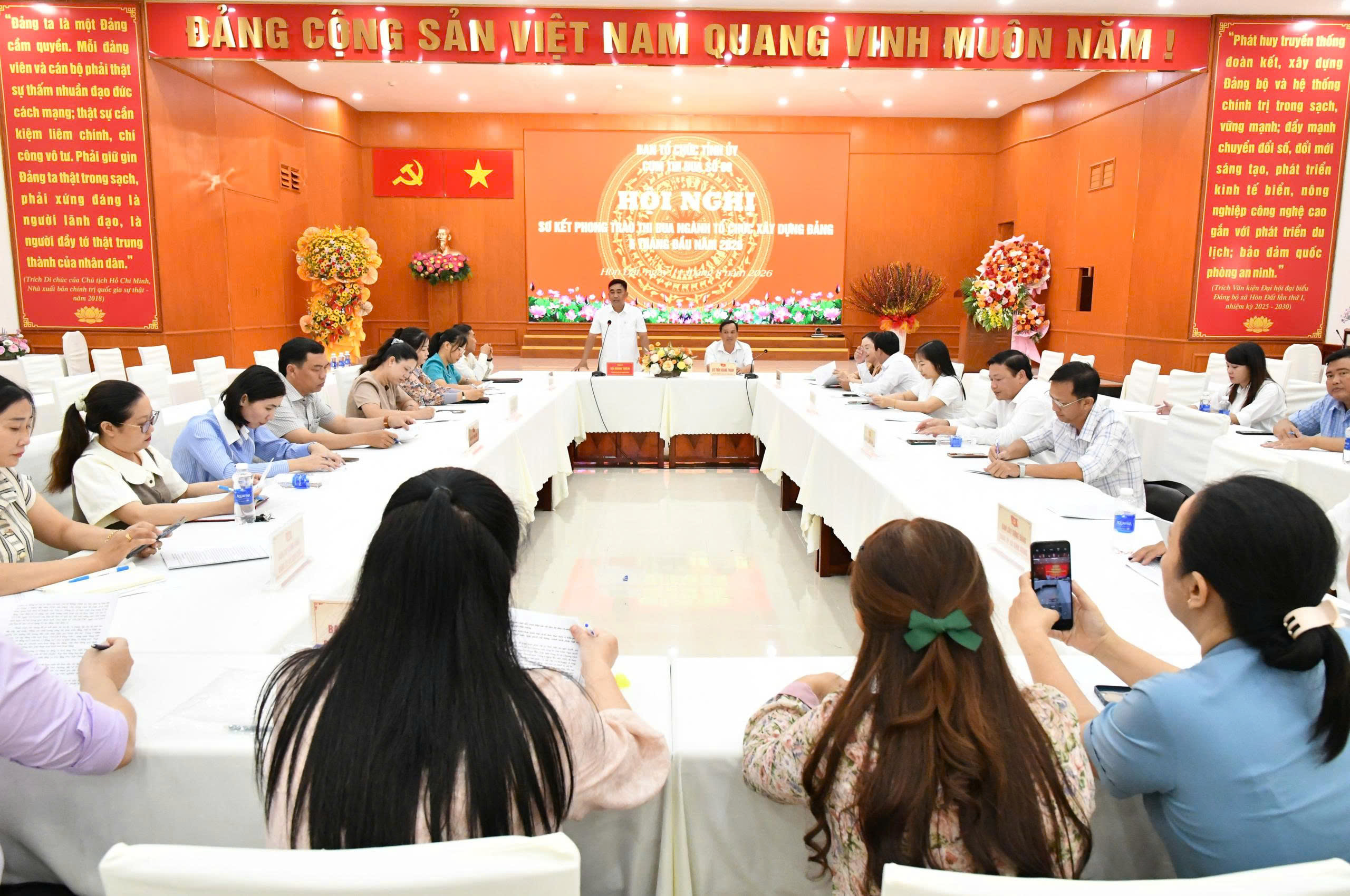 Ảnh 1: Quang cảnh hội nghị