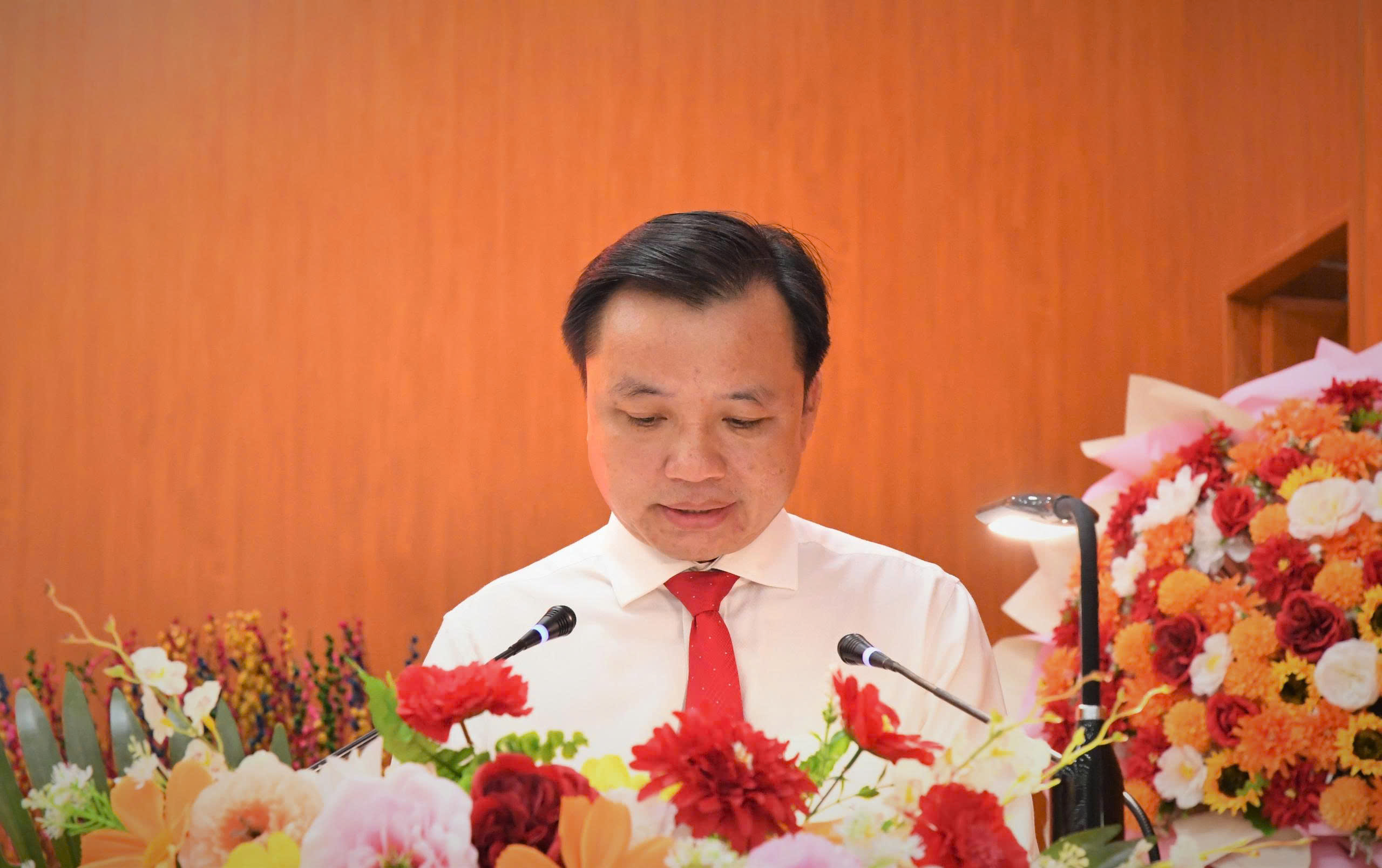 Ảnh 2: Bí thư Đảng ủy xã Hòn Đất Dương Minh Tâm phát biểu chỉ đạo