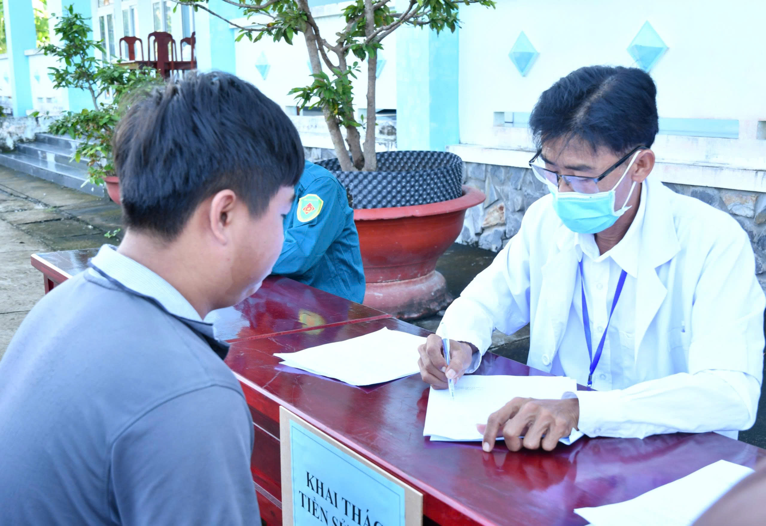 Sơ tuyển sức khỏe NVQS xã Hòn Đất