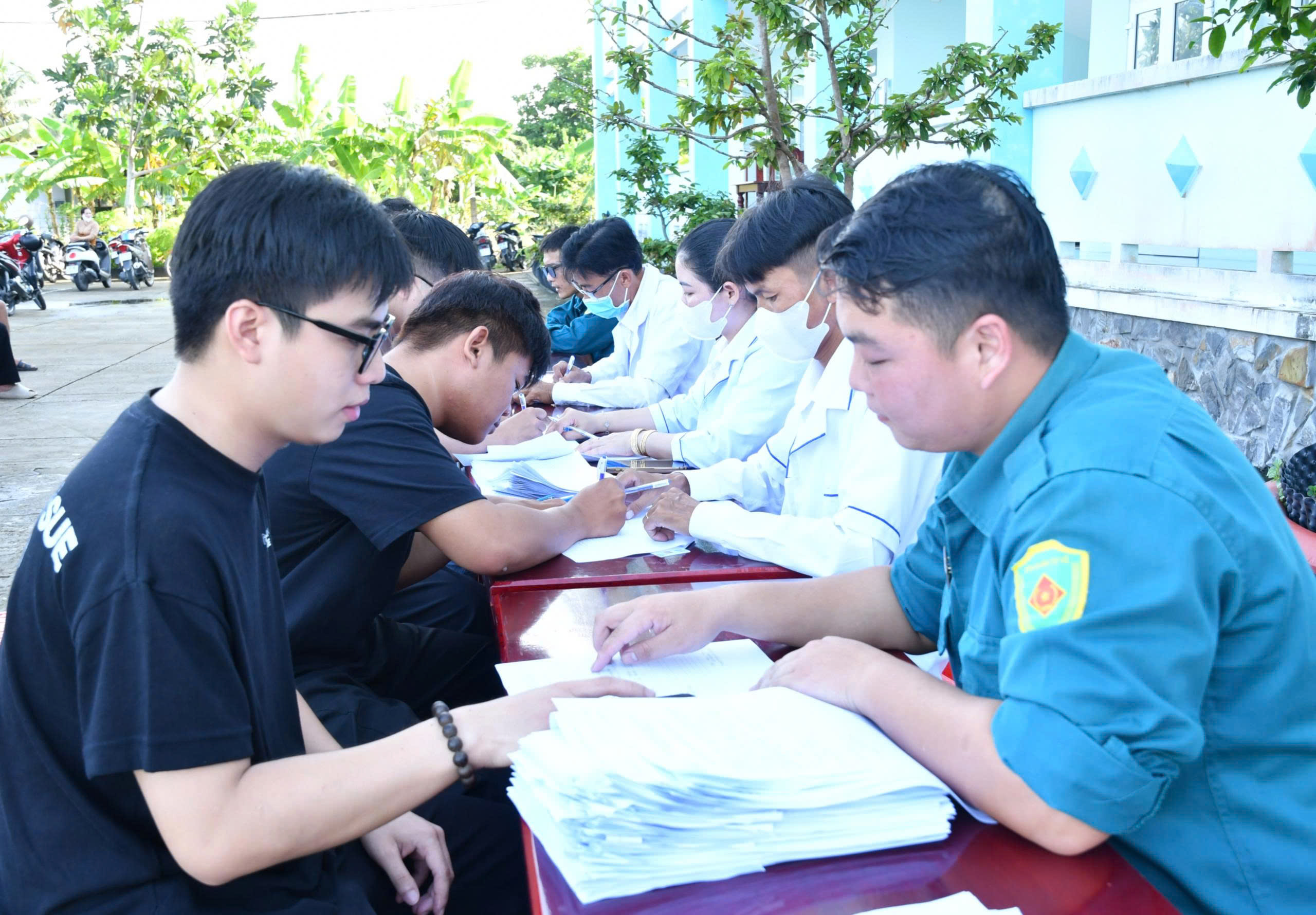 Sơ tuyển sức khỏe NVQS xã Hòn Đất
