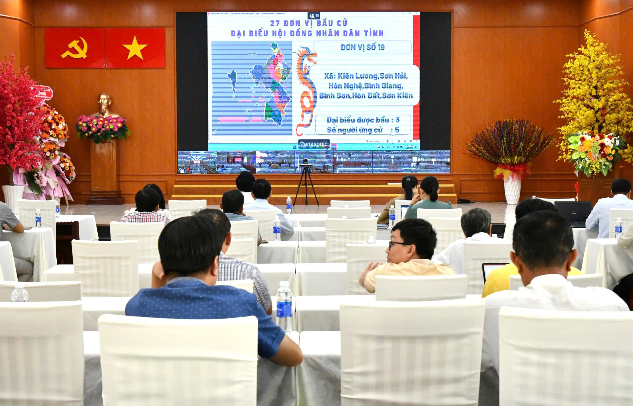 Ảnh 1: Quang cảnh hội nghị tập huấn 