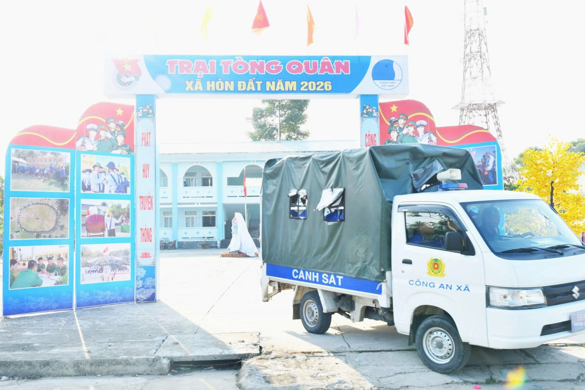 Ảnh 2: Thanh niên Hòn Đất có mặt tại Ban chỉ huy quân sự xã Hòn Đất