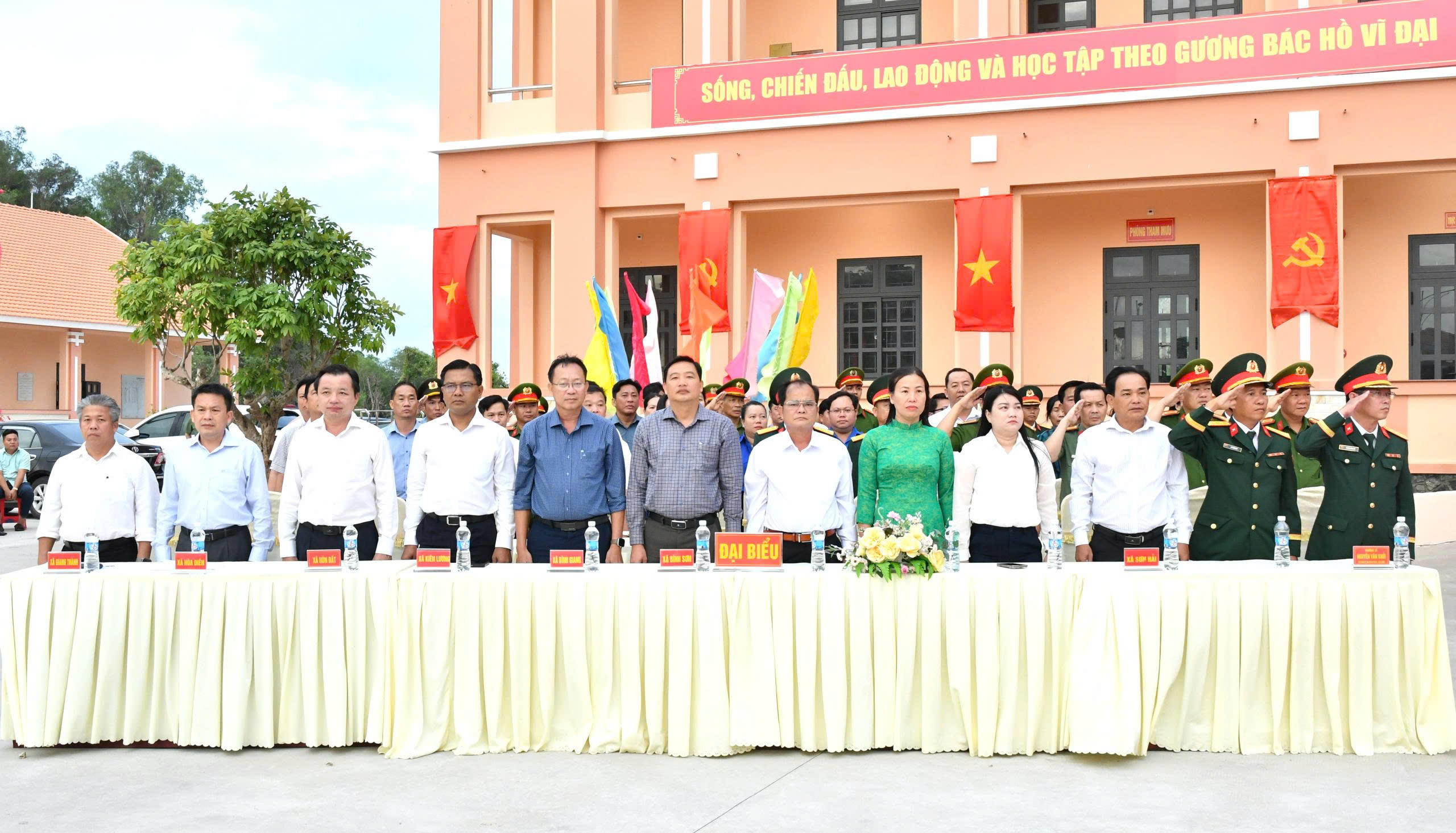 Ảnh 3: Các đại biểu tham dự buổi Lễ giao nhận quân năm 2026