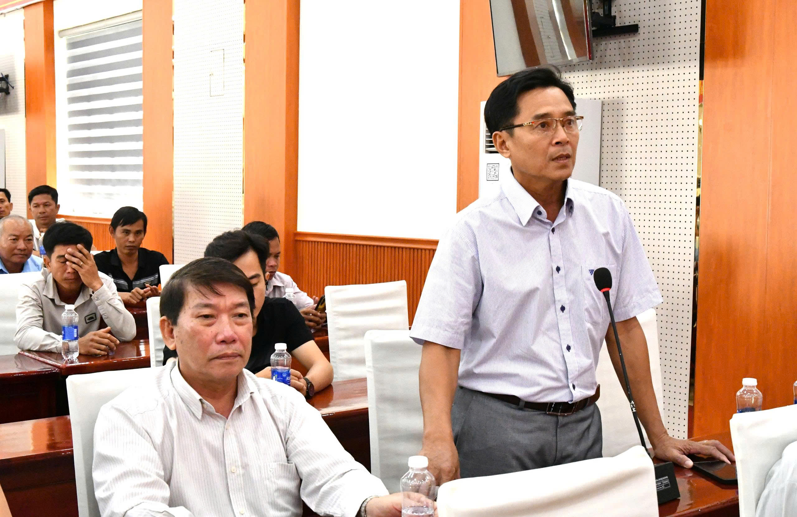 Ảnh 3: Cử tri Trương Hữu Phúc ấp Tri Tôn kiến nghị