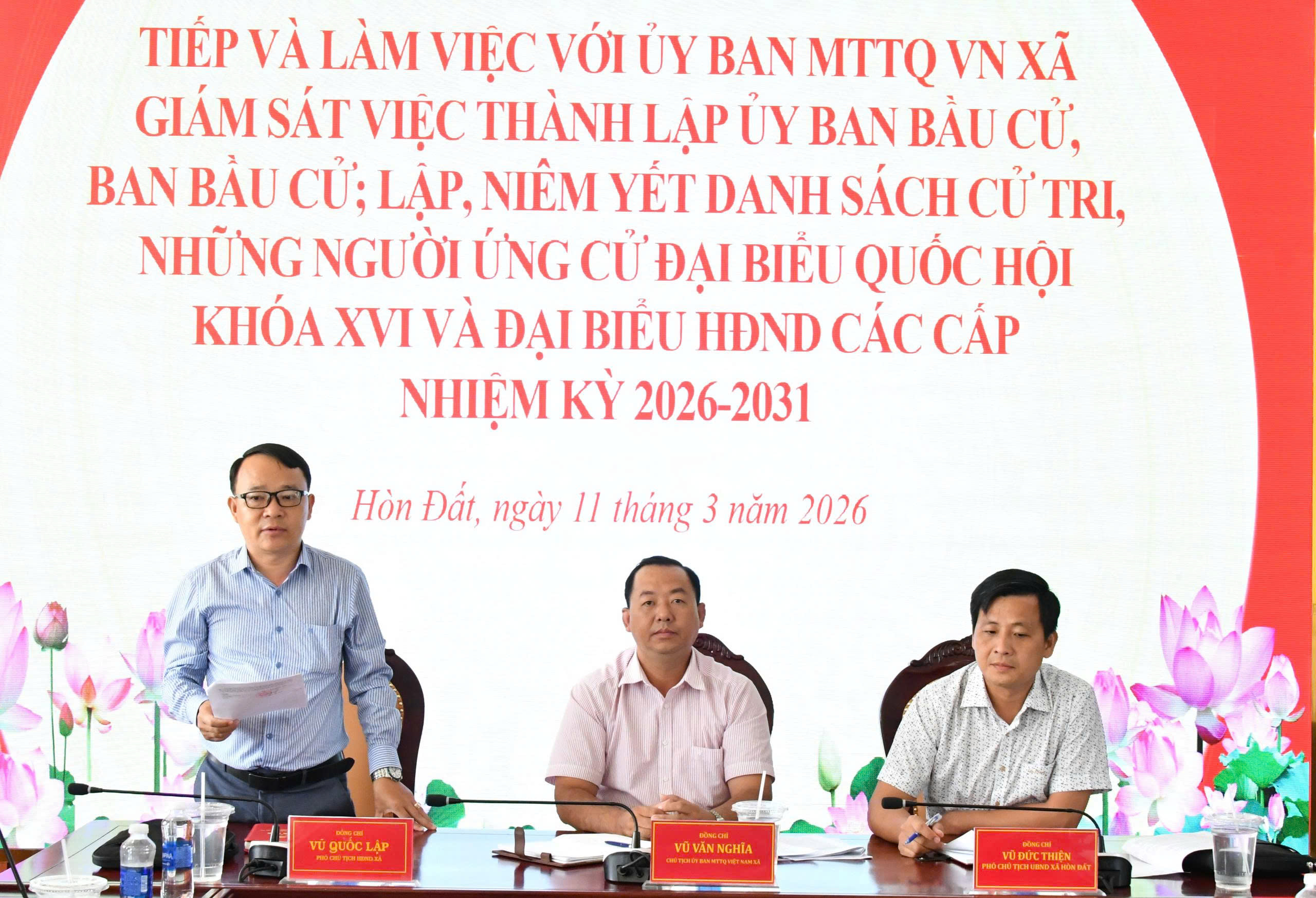 Ảnh 2: Đồng chí Vũ Quốc Lập – Phó Chủ tịch HĐND xã phát biểu tại hội nghị