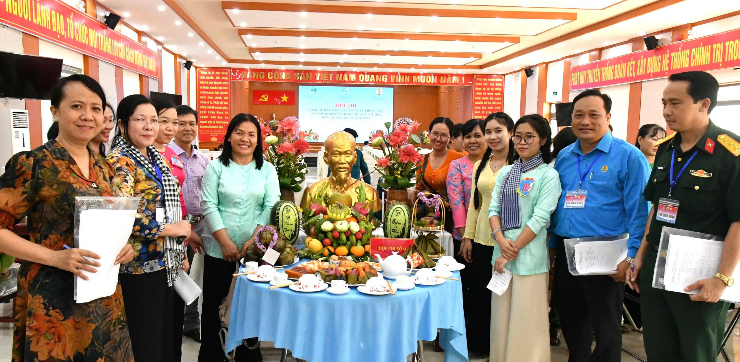 Ảnh 3:  Ban Giám khảo chấm thi 