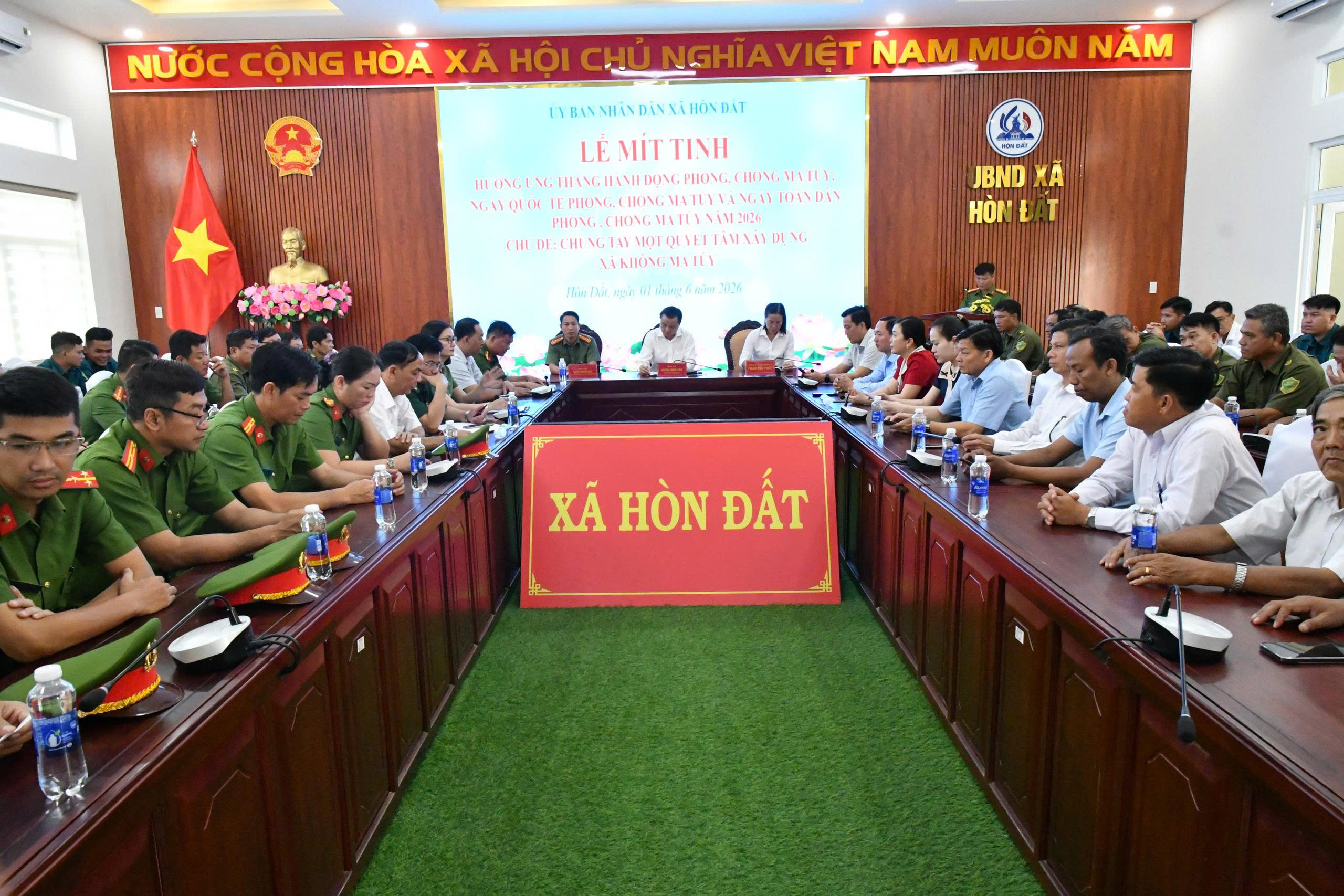 Ảnh 1: Quan cảnh Lễ mít tinh hưởng ứng tháng hành động phòng chống ma tuý năm 2026