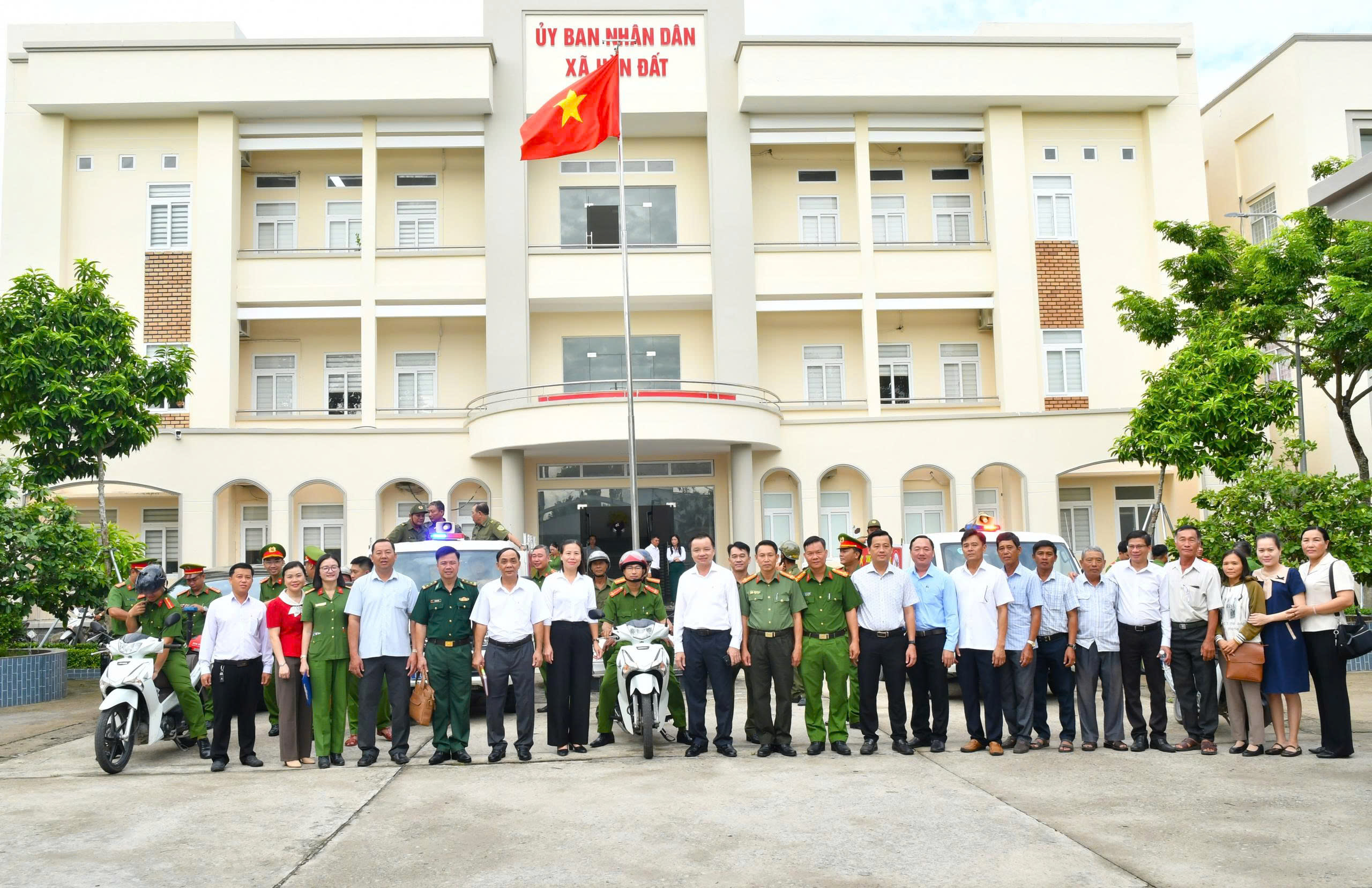 Ảnh 3: Các lực lượng tham gia diễu hành tuyênt ruyền hưởng ứng tháng hành động phòng chống ma tuý năm 2026