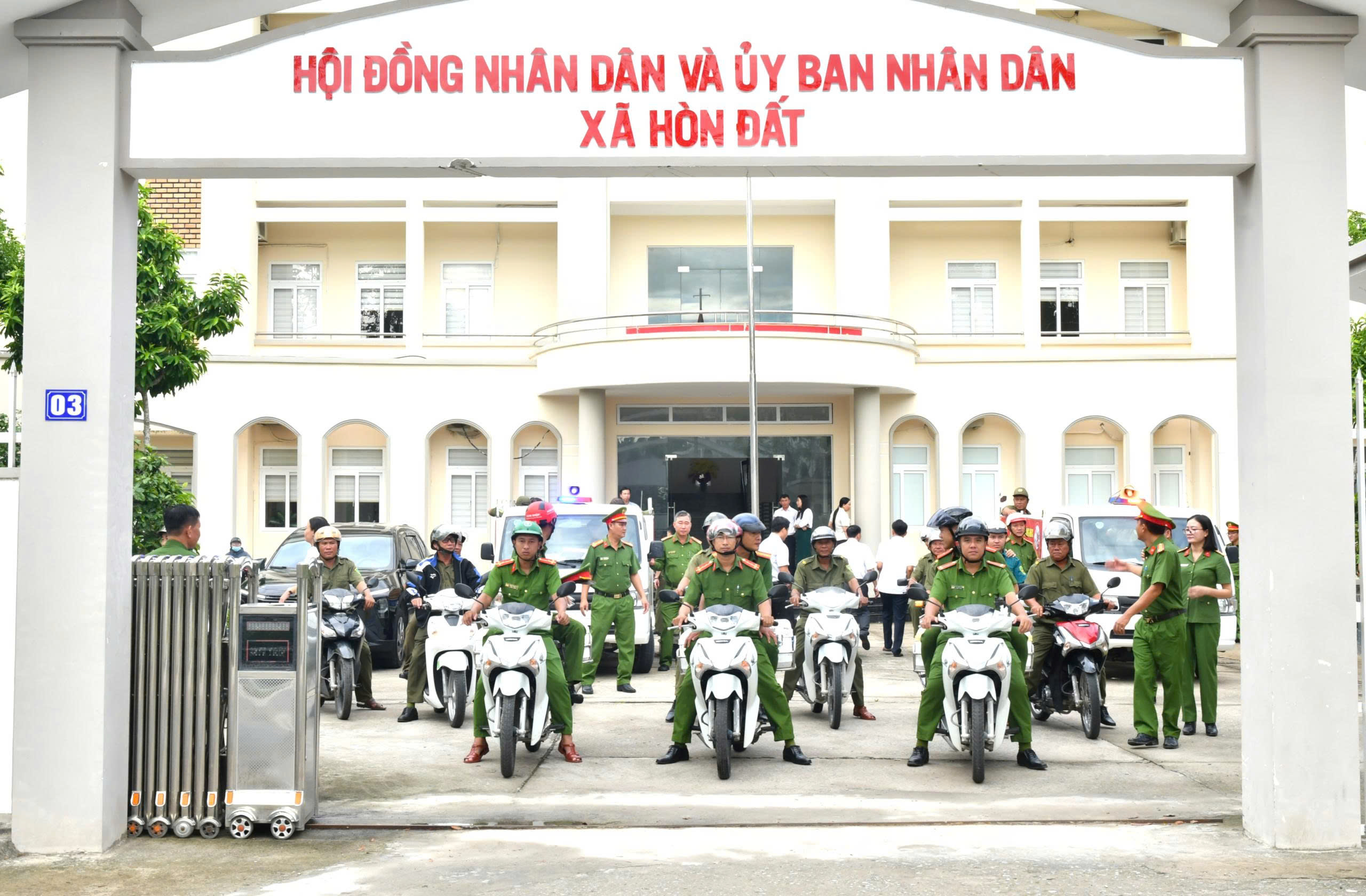 Các lực lượng tham gia diễu hành tuyênt ruyền hưởng ứng tháng hành động phòng chống ma tuý năm 2026