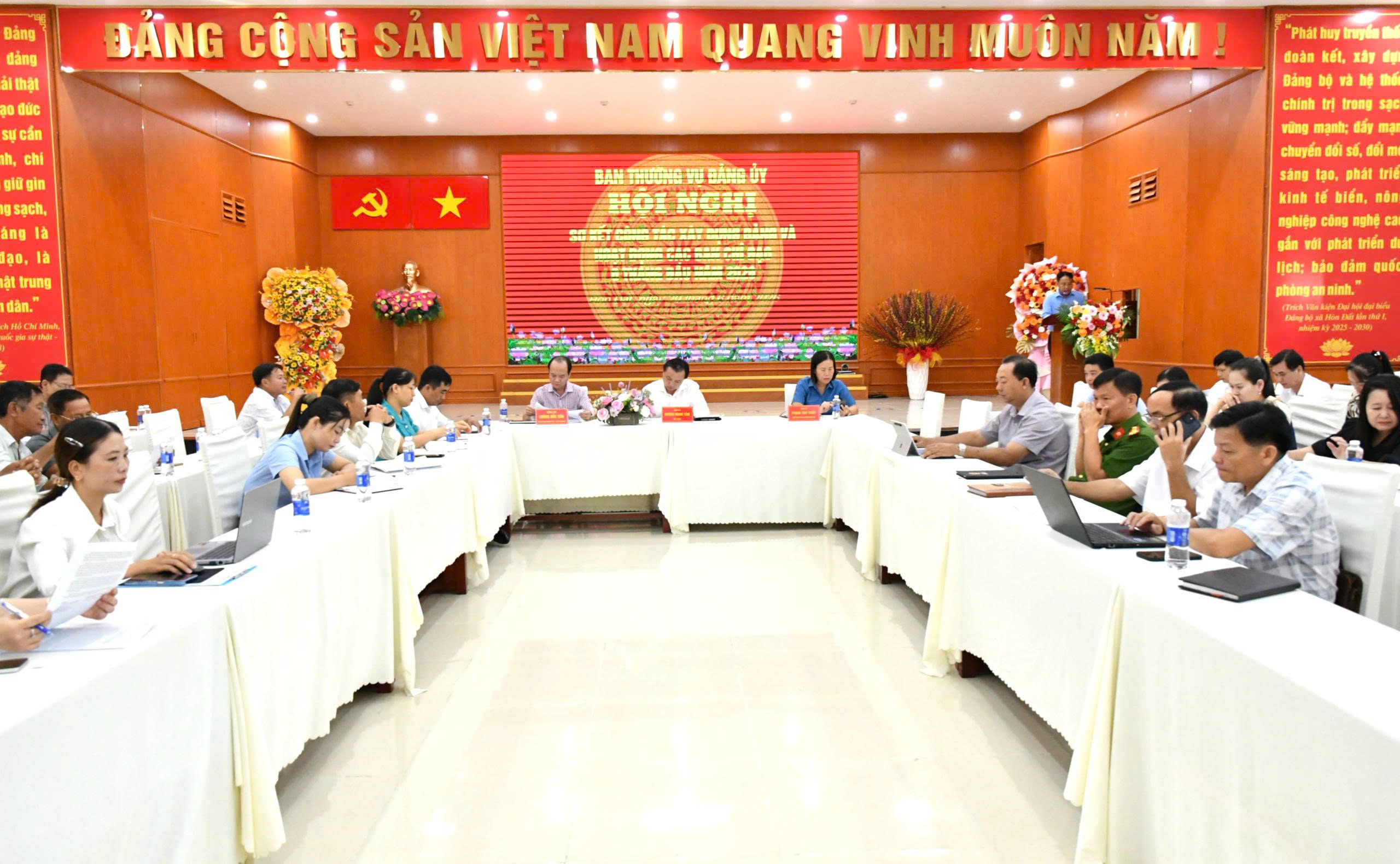 Ảnh 1: Quang cảnh hội nghị