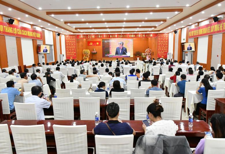 Quang cảnh hội nghị