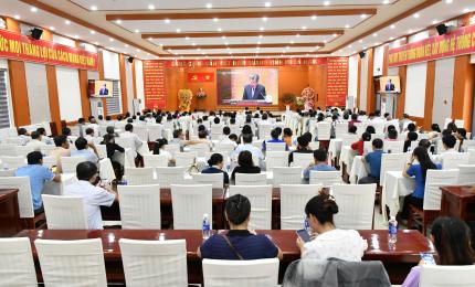 Quang cảnh hội nghị