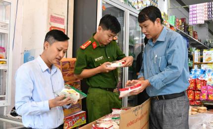 Đoàn kiểm tra thực tế tại tại cơ sở kinh doanh
