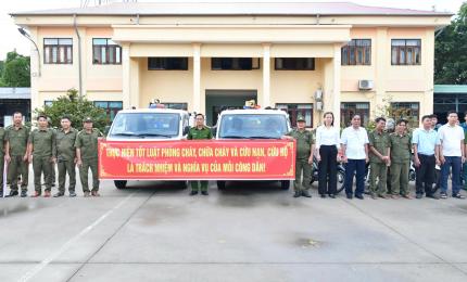 Các đại biểu tham gia lễ ra quân hưởng ứng Ngày toàn dân PCCC, CNCH