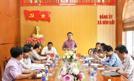 Quang cảnh buổi làm việc