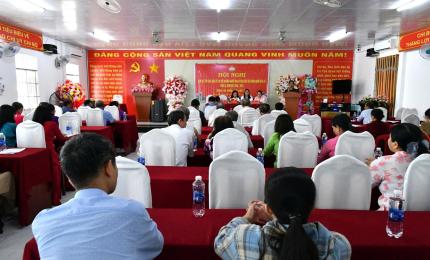 Quang cảnh buổi tiếp xúc cử tri