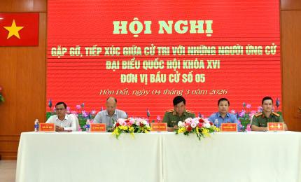 Các ứng cử viên đại biểu Quốc hội đơn vị bầu cử số 5 tiếp xúc cử tri tại xã Hòn Đất, Sơn Kiên.