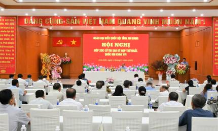 Quang cảnh hội nghị tiếp xúc xử tri