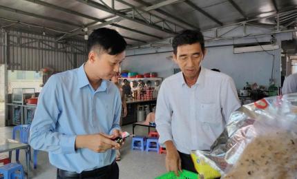 Đoàn kiểm tra ATTP tại bếp ăn bán trú Trường tiểu học TTHĐ 1.
