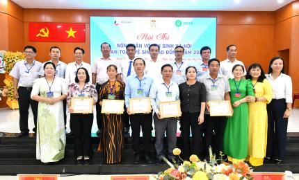 Lãnh đạo các địa phương chụp ảnh lưu niệm cùng các đơn vị dự thi