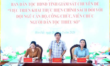 Ủy viên Thường trực, Trưởng ban Dân tộc HĐND tỉnh An Giang Lê Thanh Dũng phát biểu kết luận hội nghị