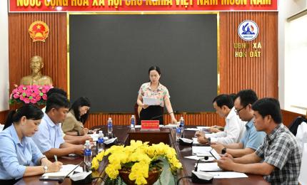 Quang cảnh buổi làm việc