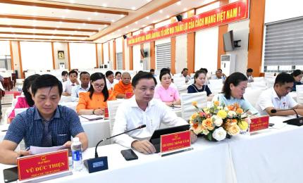 Các đại biểu tham gia kỳ họp