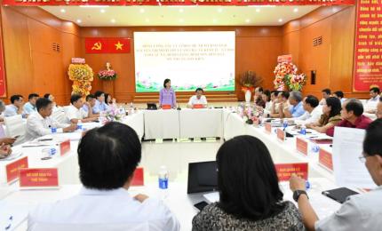 Quang cảnh buổi làm việc