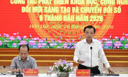 Bí thư Đảng ủy xã Hòn Đất Dương Minh Tâm phát biểu chỉ đạo tại hội nghị.